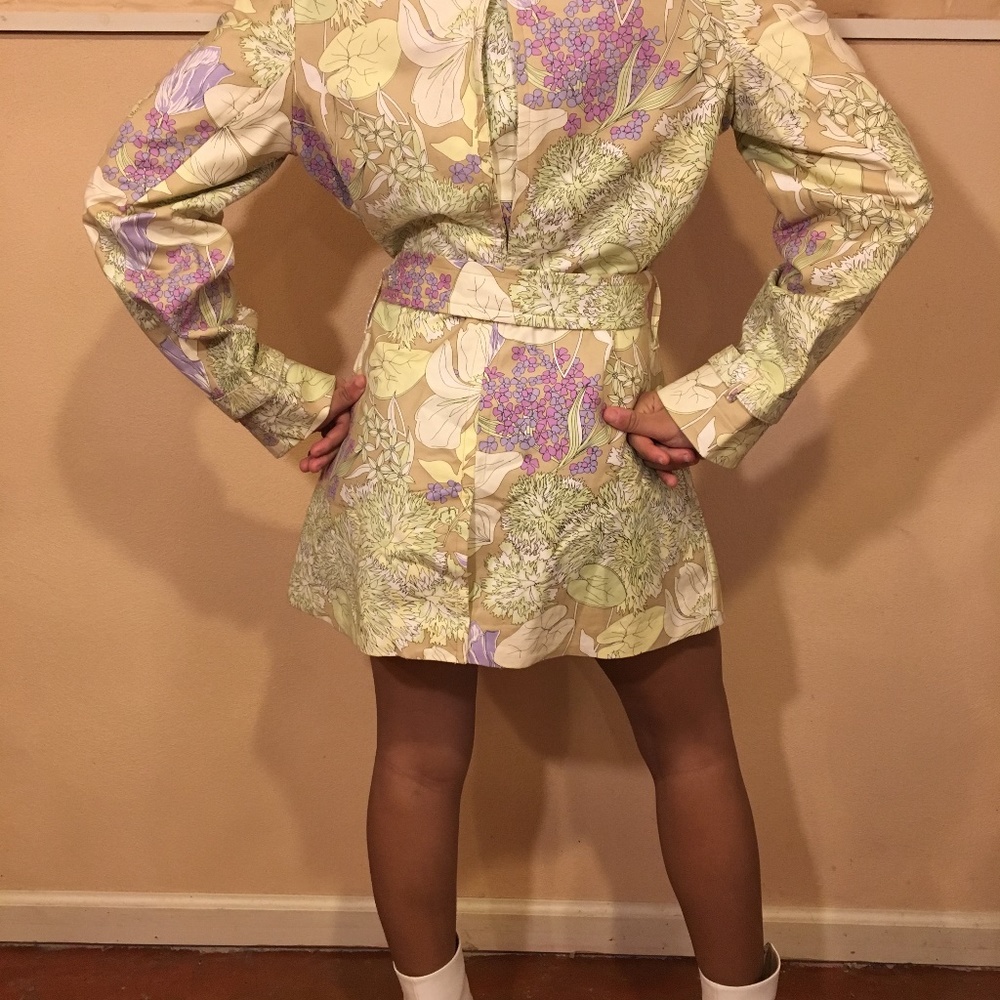 Adorable lightweight Spring jacket. - Picture 3 of 6